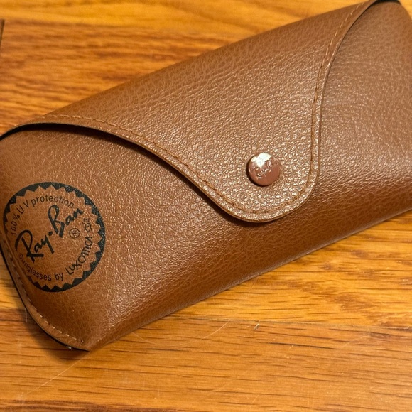 Ray-Ban Jack Sunglasses in Polished Ariana Gold Frame and Brown Gradient Lenses - Picture 5 of 6